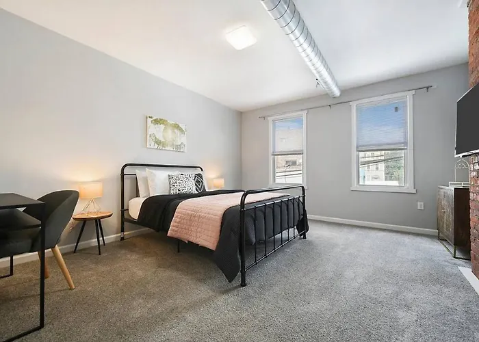 Hostwise - Free Parking, Highly Walkable, 2 Full Bathrooms Holiday home Pittsburgh