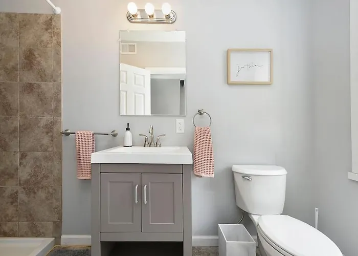 Hostwise - Free Parking, Highly Walkable, 2 Full Bathrooms Holiday home Pittsburgh